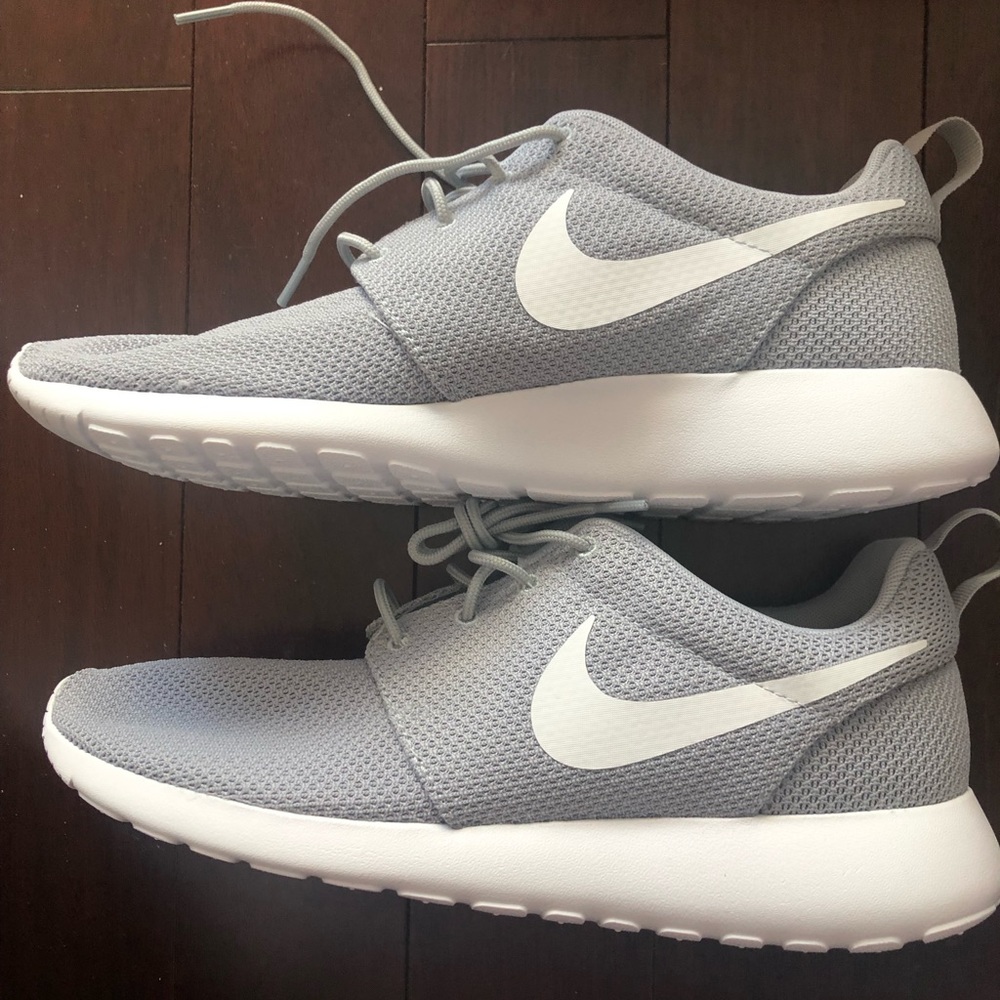 Brand new nike Roshe one